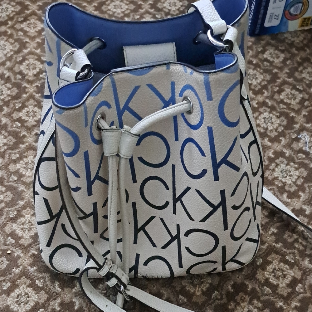 Calvin Klein White Bucket Shoulder Bag with Blue Lining and Black Logo Print